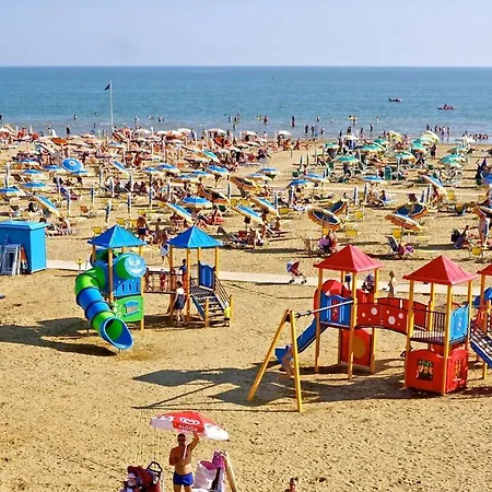Beachfront Lido Dei Pini - Airco - Private Parking - Place